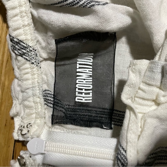 Reformation Bogota Linen Off-Shoulder Dress in Stripes - Size 8 - Picture 5 of 7